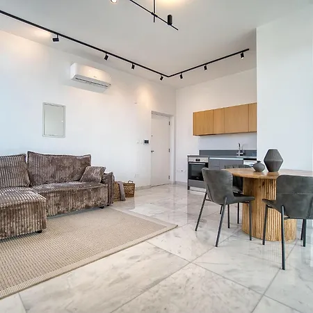 City 202 1 Bed Apartment *